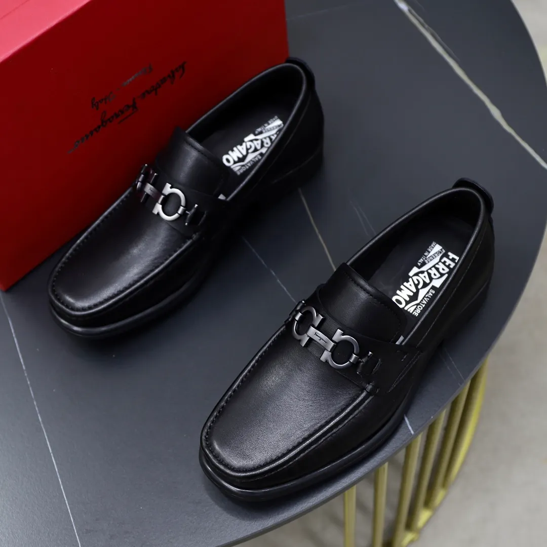 Men's shoes: 270🙅‍♂️🙅‍♂️🙅‍♂️Niuli Brand: Ferragamo Standard code: Men's code 38/44 (45 customized) Grade: Same as the official website Material: Original imported cowhide leather lining Original wear-resistant lightweight outsole Style category: Men's casual slip-on shoes Distinguished luxury brand elements top luxury Color: Actual picture color